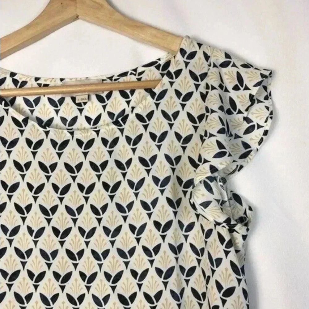 ANN TAYLOR LOFT | Navy and Cream Patterned Blouse Fluttered Sleeve | Size S - Picture 3 of 4